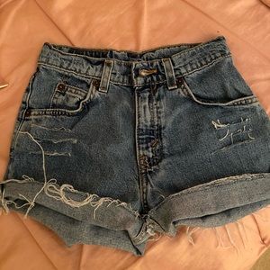 Vintage High Wasted Levi’s